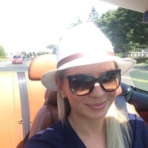 Meet your Posher, Magda